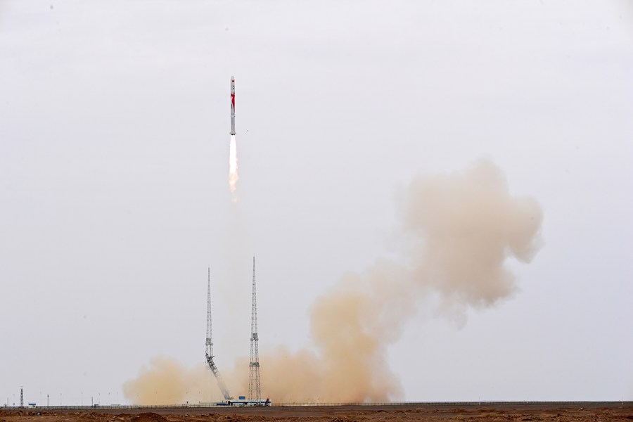 China Sukses Luncurkan Roket Pengangkut Berbahan Bakar Oksigen Metana Cair