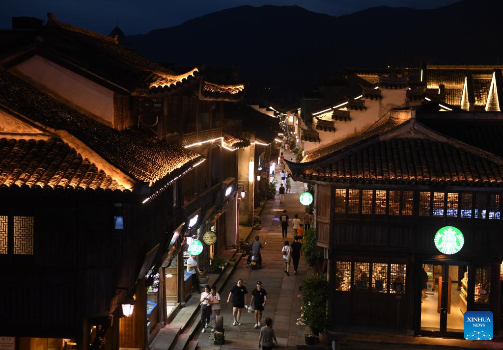 POTRET: Pemandangan Jalan Kota Kuno Taizhou di Zhejiang-Image-1