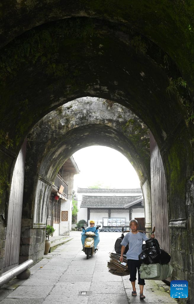 POTRET: Pemandangan Jalan Kota Kuno Taizhou di Zhejiang-Image-2
