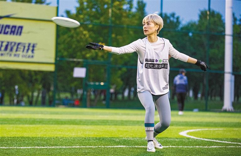 Bermain Frisbee Olahraga Trendi di Kalangan Anak Muda China-Image-1