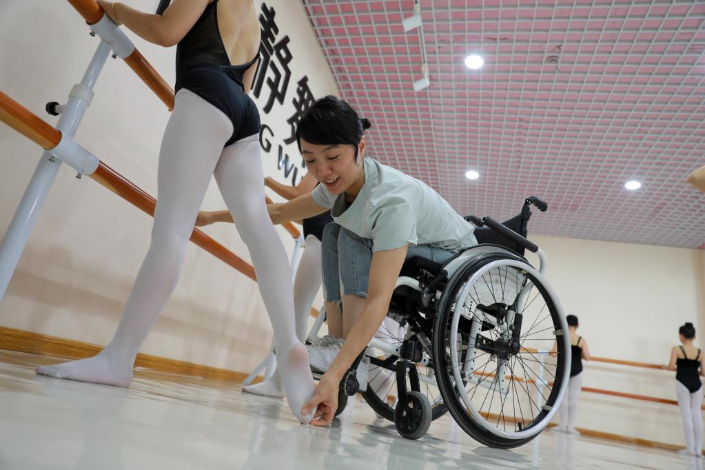 Penari Tiongkok Mengejar Mimpi di atas Roda-Image-4