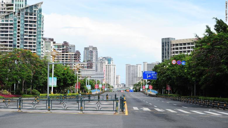 Lockdown, 80.000 Turis Terjebak di Sanya-Image-1