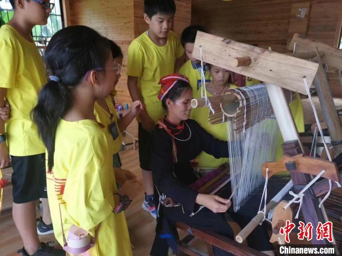 Pemuda Guangxi Hidupkan Kembali Warisan Budaya Takbenda-Image-1
