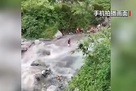 7 tewas 8 Luka, Banjir di Lembah Longcaogou-Image-1