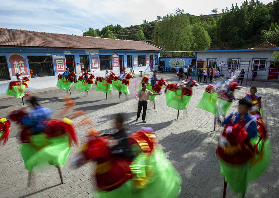 Pertunjukan Kuda Bambu Tetap Hidup di Shanxi-Image-4