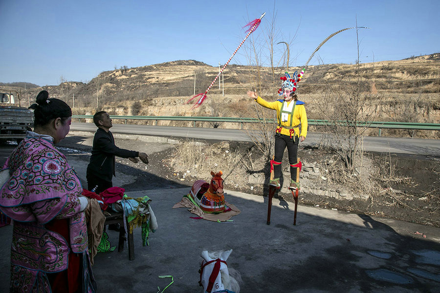 Pertunjukan Kuda Bambu Tetap Hidup di Shanxi-Image-7