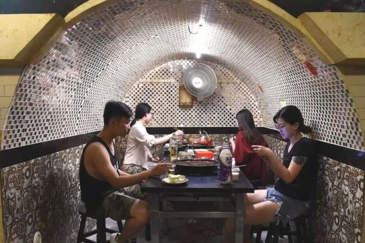 Suhu Panas Membuat Warga China Ngadem di Restoran-Image-1