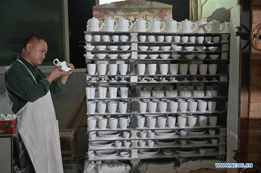 Menengok Porselen Putih di Kabupaten Dehua-Image-1