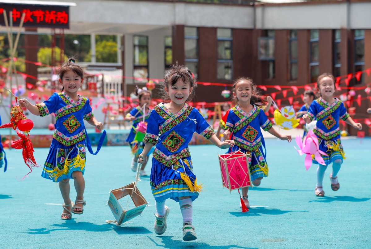 POTRET Penuh Warna di Festival Tengah Musim Gugur-Image-9