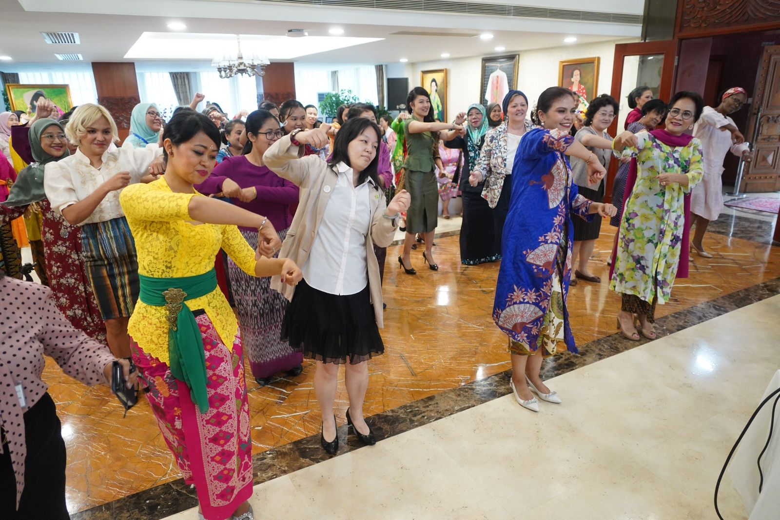 Forum ASEAN Ladies Circle (ALC) Beijing Jadi Ajang Pamerkan Kebaya Nusantara-Image-4