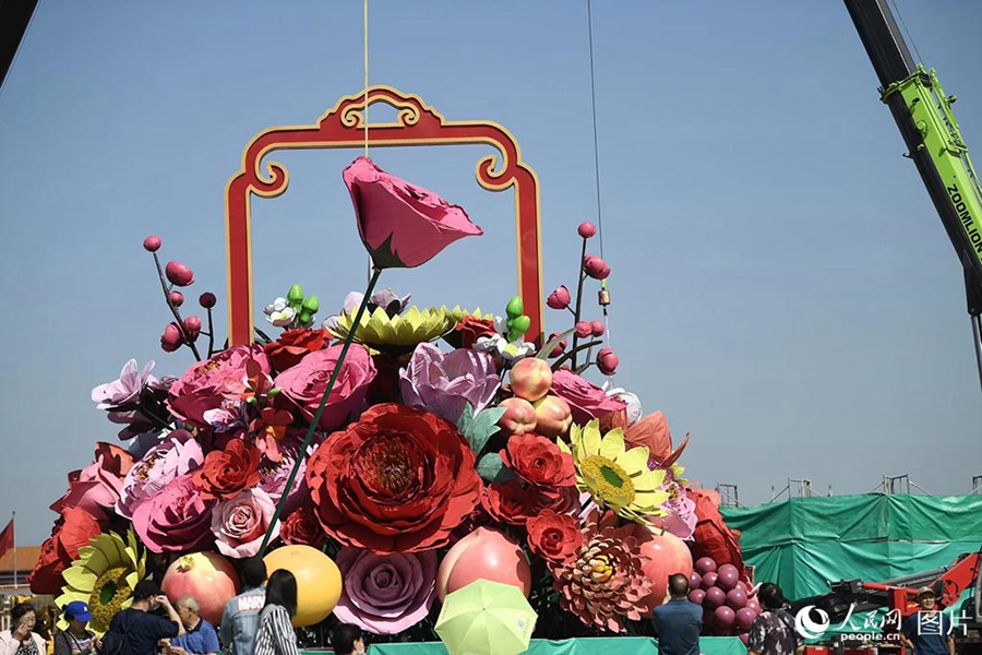 POTRET: Keranjang Bunga Raksasa di Lapangan Tian'anmen-Image-3