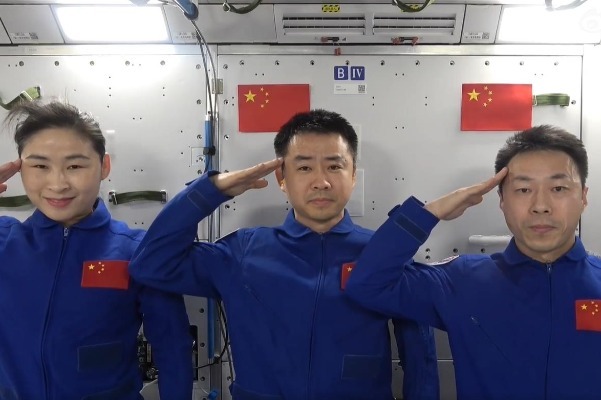 Astronot Ucapkan Selamat Hari Nasional China dari Luar Angkasa-Image-1