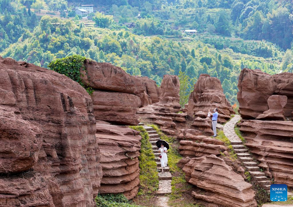 POTRET: Hamparan Hutan Batu Merah Youyang di Chongqing-Image-1