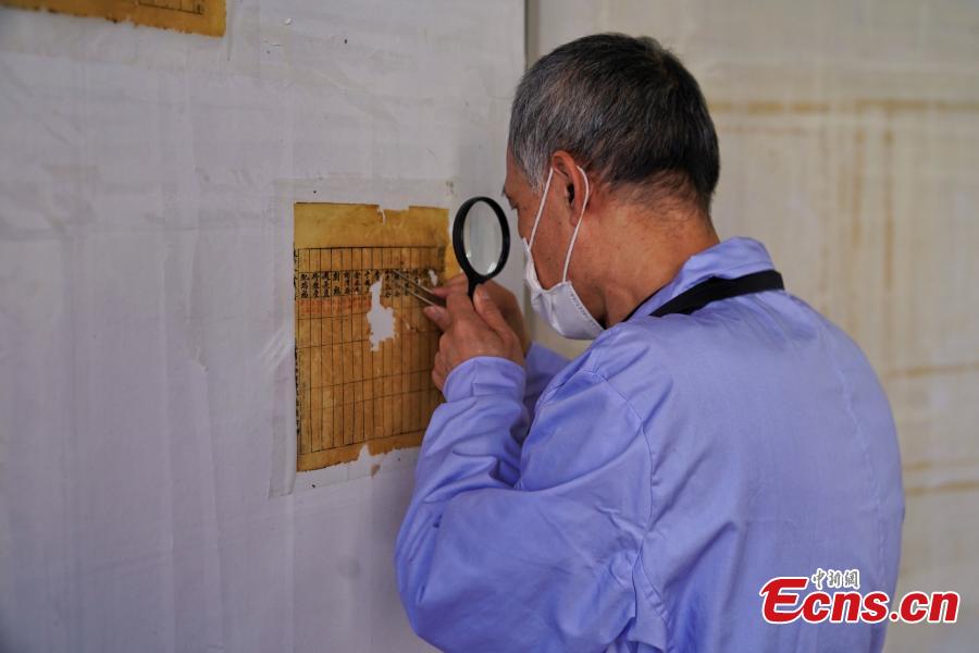 POTRET: Ada Ahli Pemulih Dokumen di China-Image-2
