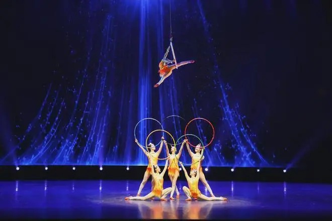 SEJARAH: 2001 Festival Akrobatik China Pertama-Image-1