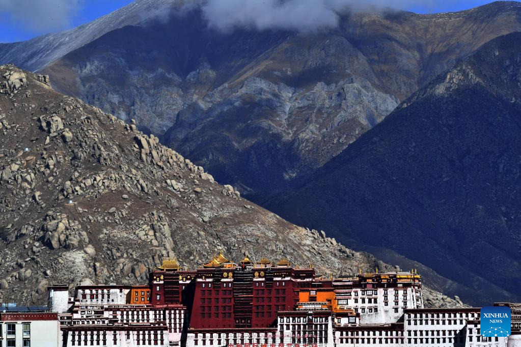 POTRET Musim Gugur di Istana Potala, Lhasa-Image-2