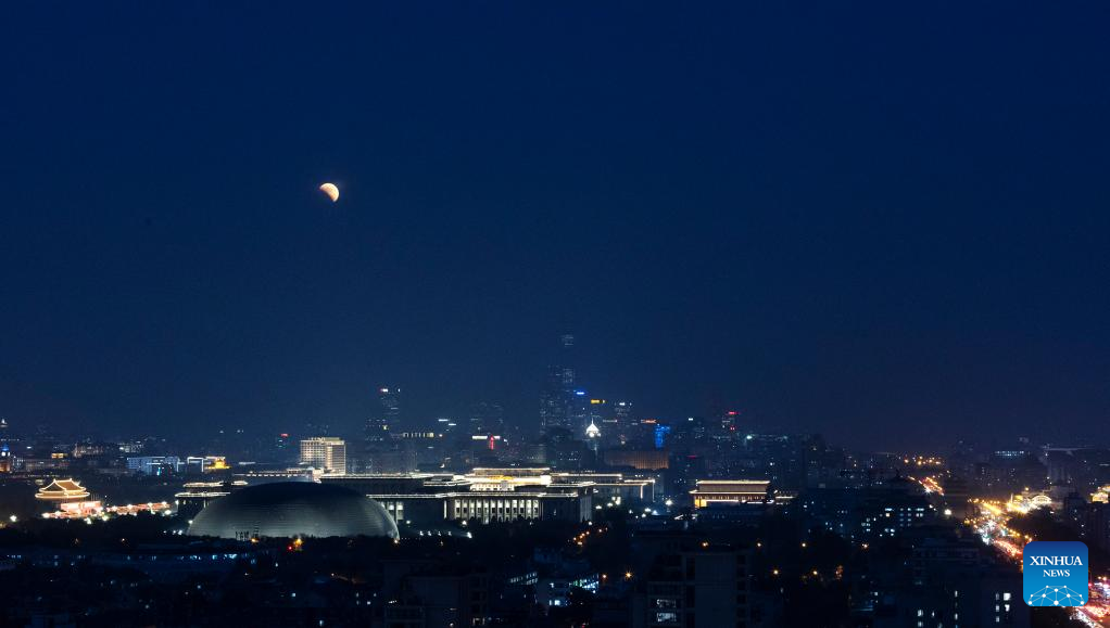 POTRET: Gerhana Bulan di Langit Beijing-Image-5