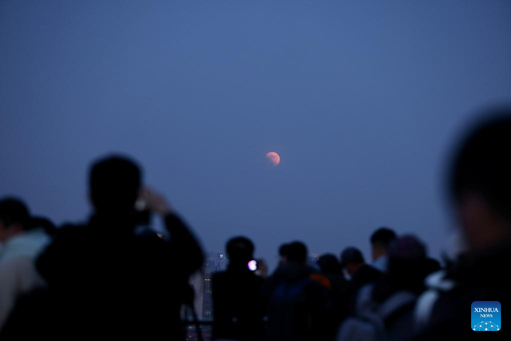 POTRET: Gerhana Bulan di Langit Beijing-Image-8