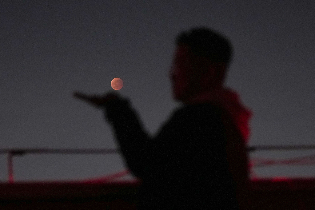 Ilmuwan China Jelaskan Gerhana Bulan Warna Merah-Image-1