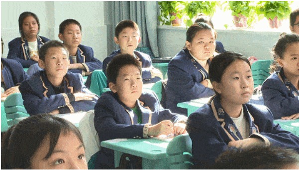 Seragam Sekolah di Dunhuang Berlogo Gua Mogao-Image-1