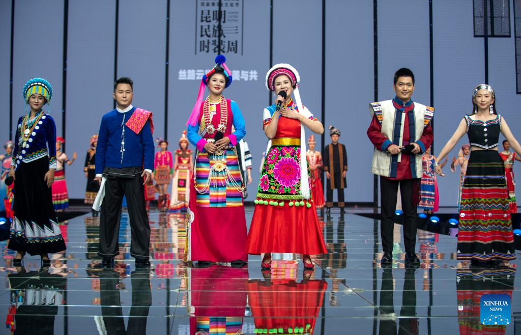 POTRET : Festival Pakaian Etnik di Kunming-Image-1