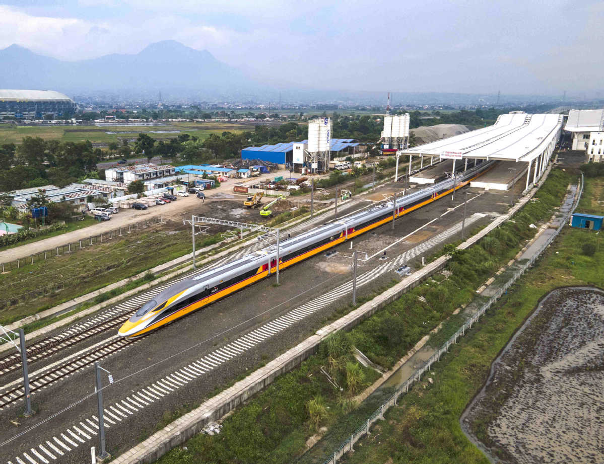 Sukses, Uji KA Jakarta-Bandung Dipantau Jokowi dan Xi Jinping-Image-1