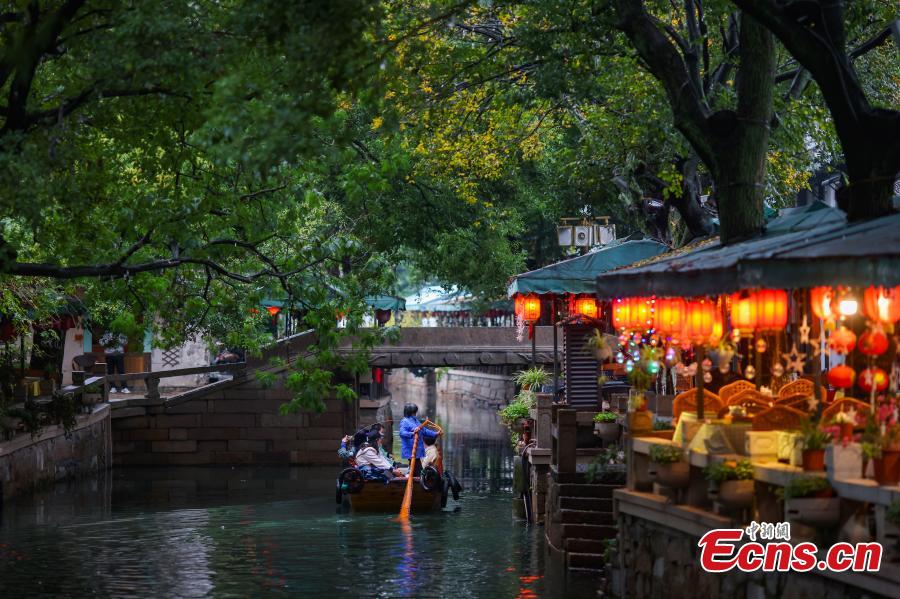 POTRET Pemandangan kota kuno Tongli di Suzhou-Image-1