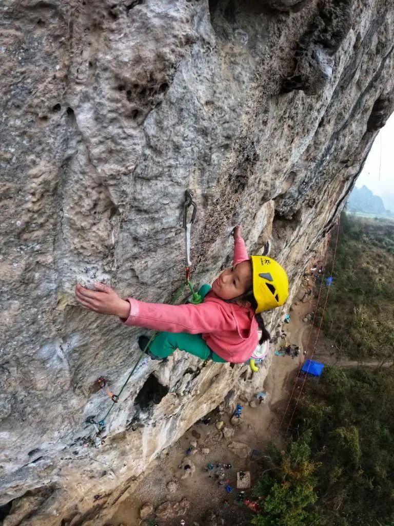 Bocah China Ini Pecahkan Rekor Panjat Tebing-Image-2