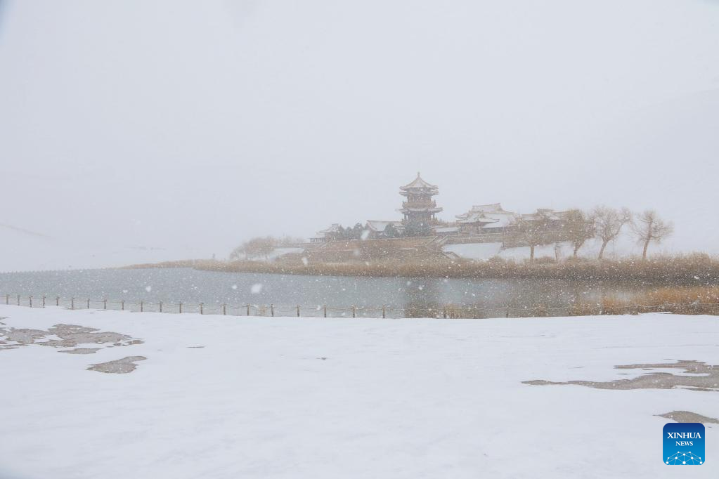 POTRET Pemandangan Salju di Dunhuang-Image-1