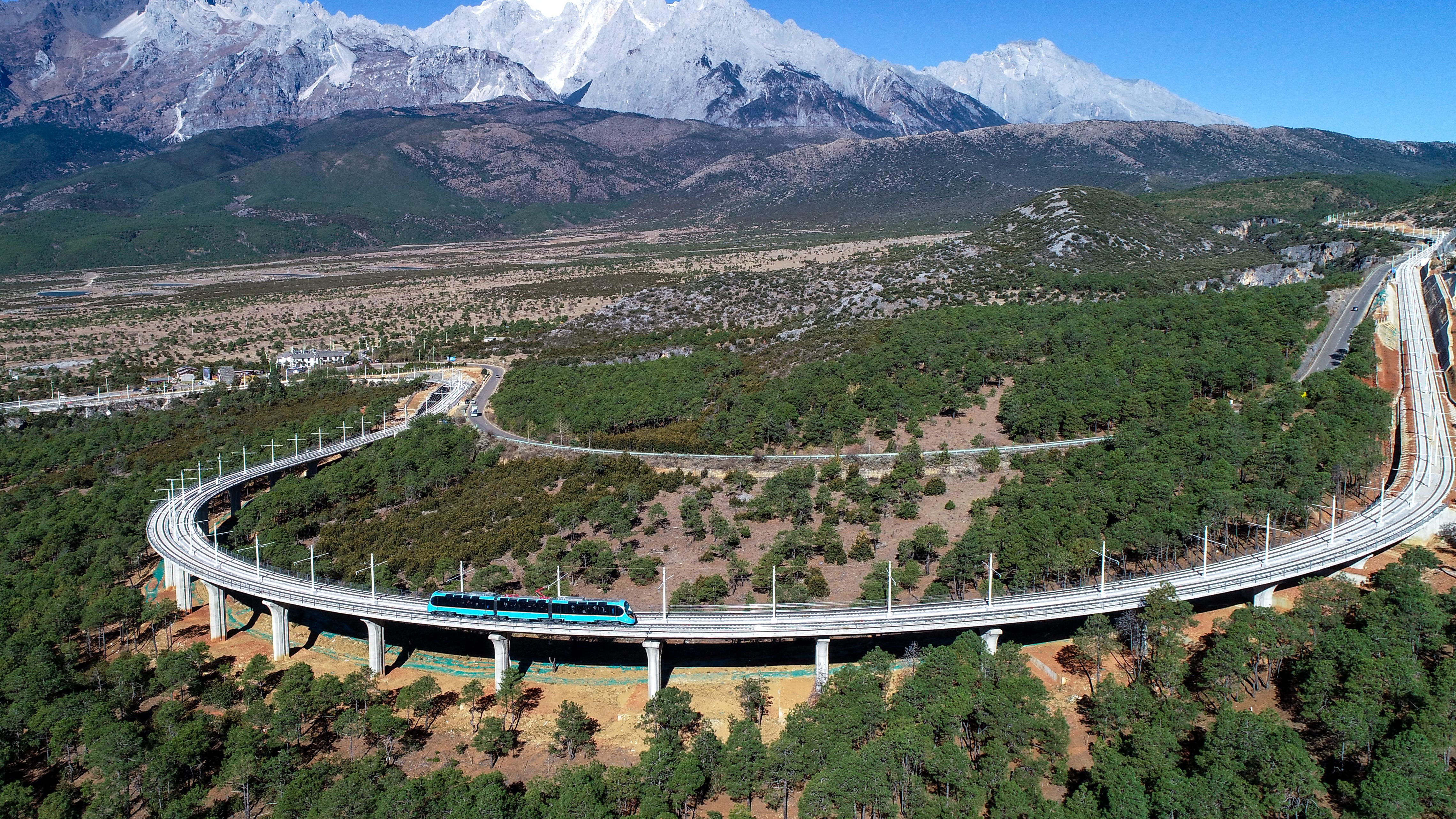 POTRET Kereta Wisata Lijiang-Yulong Diuji Coba-Image-1