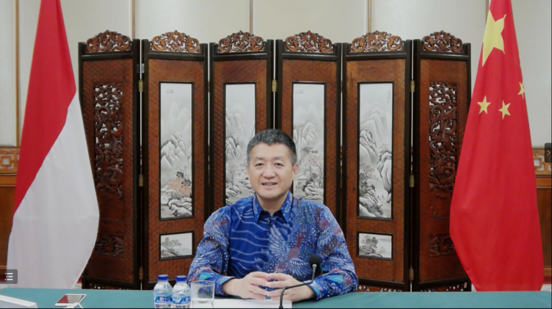 Lu Kang Bagi Sumbangan Kedubes China untuk Warga Bandung-Image-1