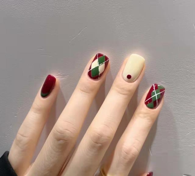 Rekomendasi Nail Art Cantik Bertema Natal-Image-4