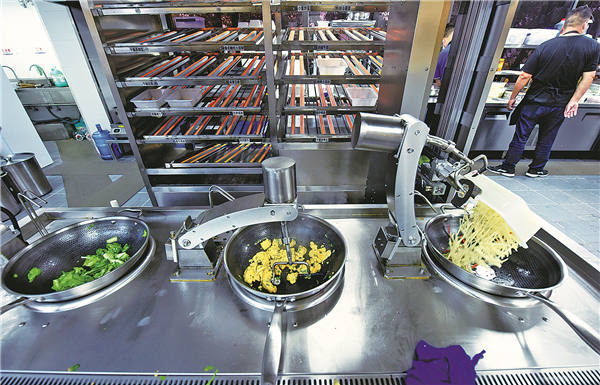 Robot Jadi Pelayan Restoran di Wuhan-Image-1