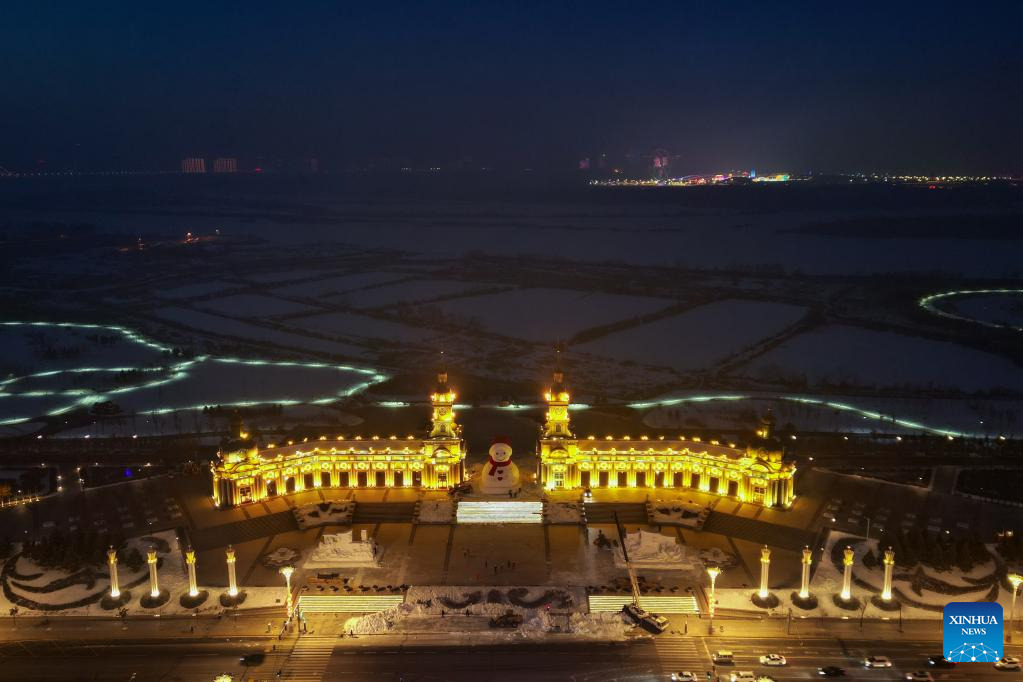 POTRET Manusia Salju 18 Meter Jadi Landmark Harbin-Image-2