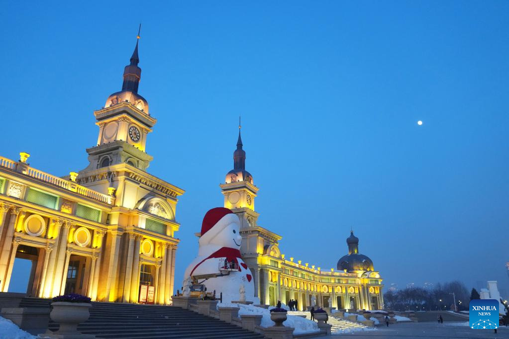 POTRET Manusia Salju 18 Meter Jadi Landmark Harbin-Image-4