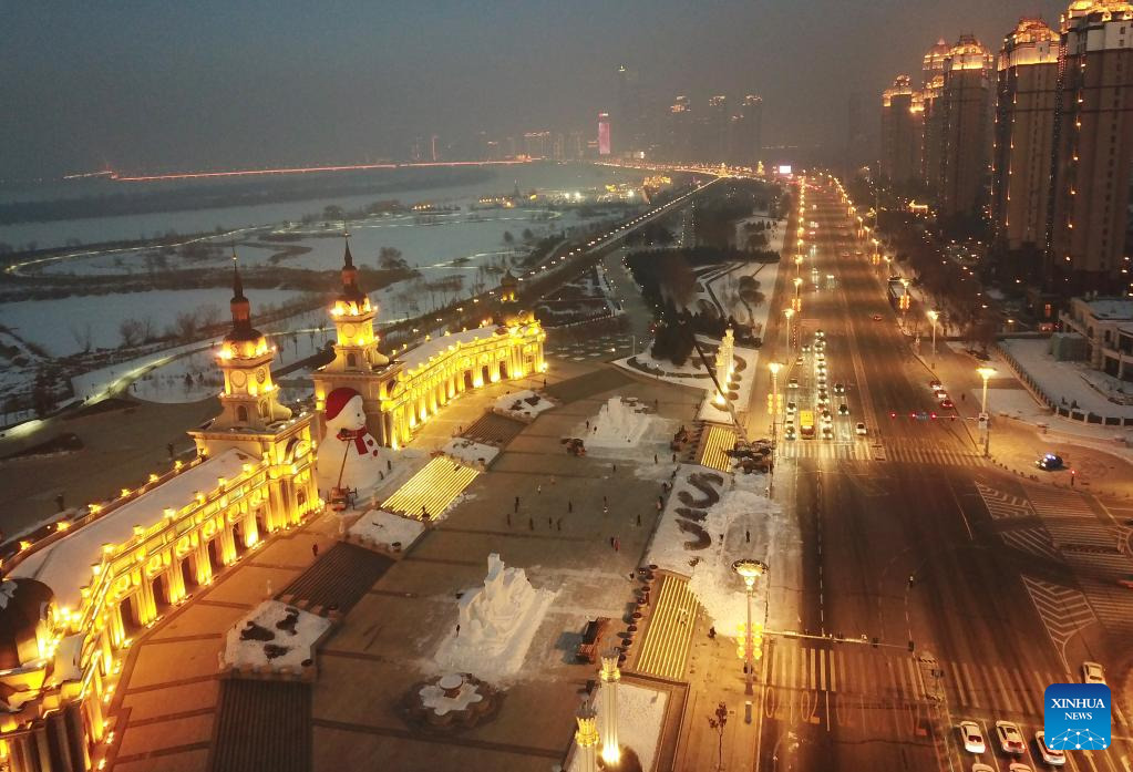 POTRET Manusia Salju 18 Meter Jadi Landmark Harbin-Image-5