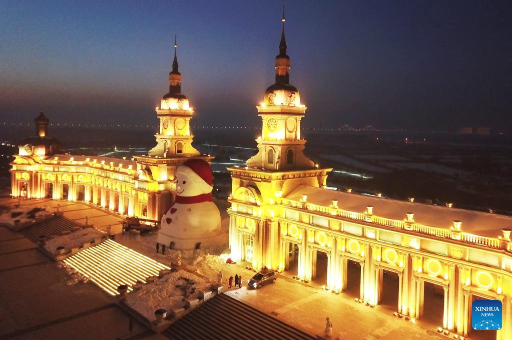 POTRET Manusia Salju 18 Meter Jadi Landmark Harbin-Image-7