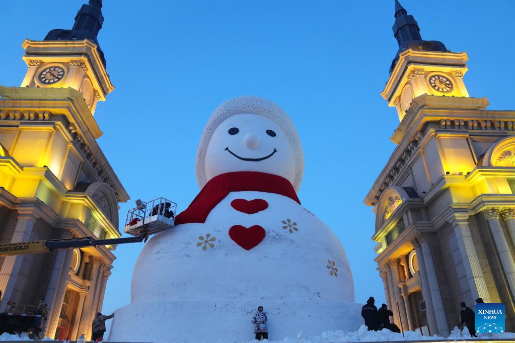 POTRET Manusia Salju 18 Meter Jadi Landmark Harbin-Image-10