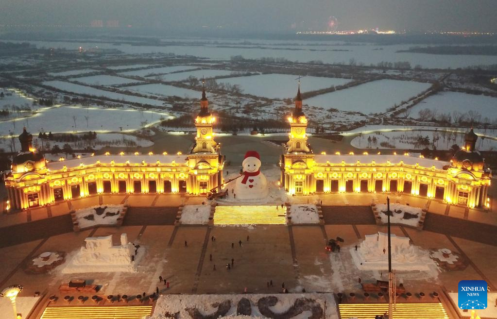 POTRET Manusia Salju 18 Meter Jadi Landmark Harbin-Image-6