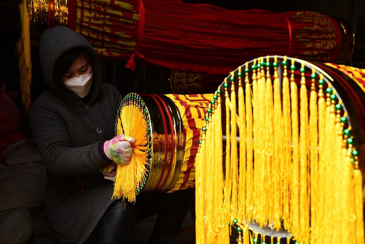 Menengok Produsen Lampion di Desa Tuntou-Image-1