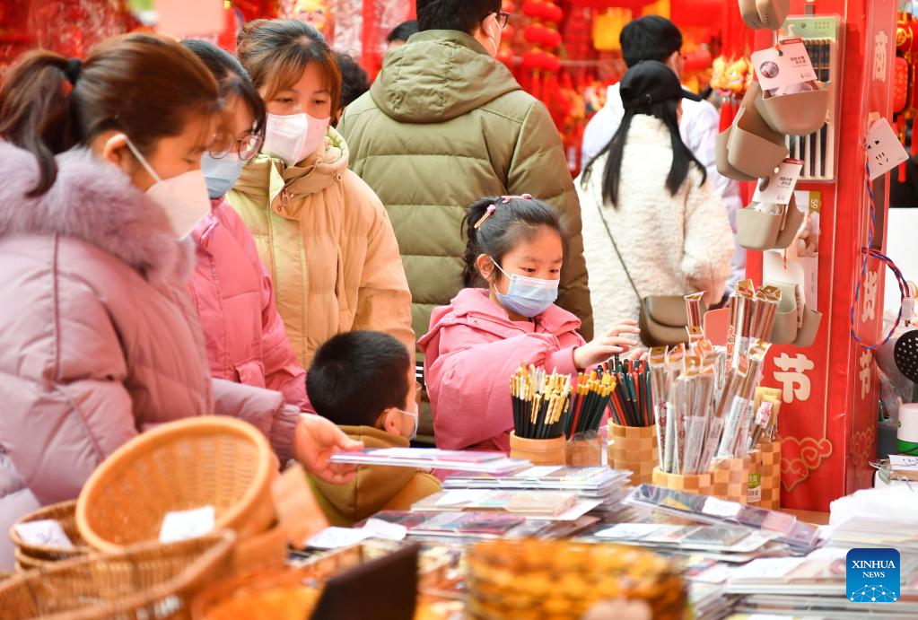 Pasar Belanja Tahun Baru Imlek Ramai di Xi'an-Image-3