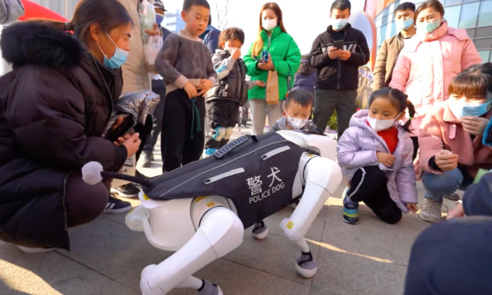 Perayaan Hari Polisi di Nanjing Ada Robot Anjing Pelacak-Image-1