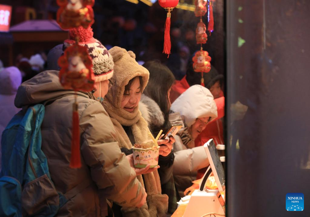 POTRET Warga Kunjungi Pekan Raya Kuil Huangsi-Image-3