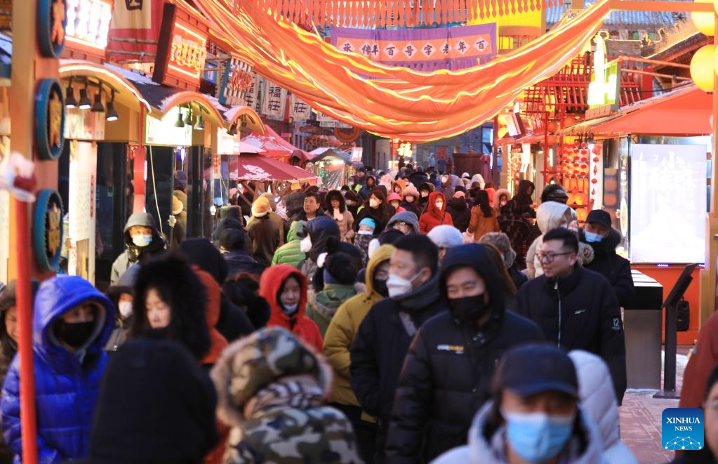 POTRET Warga Kunjungi Pekan Raya Kuil Huangsi-Image-6