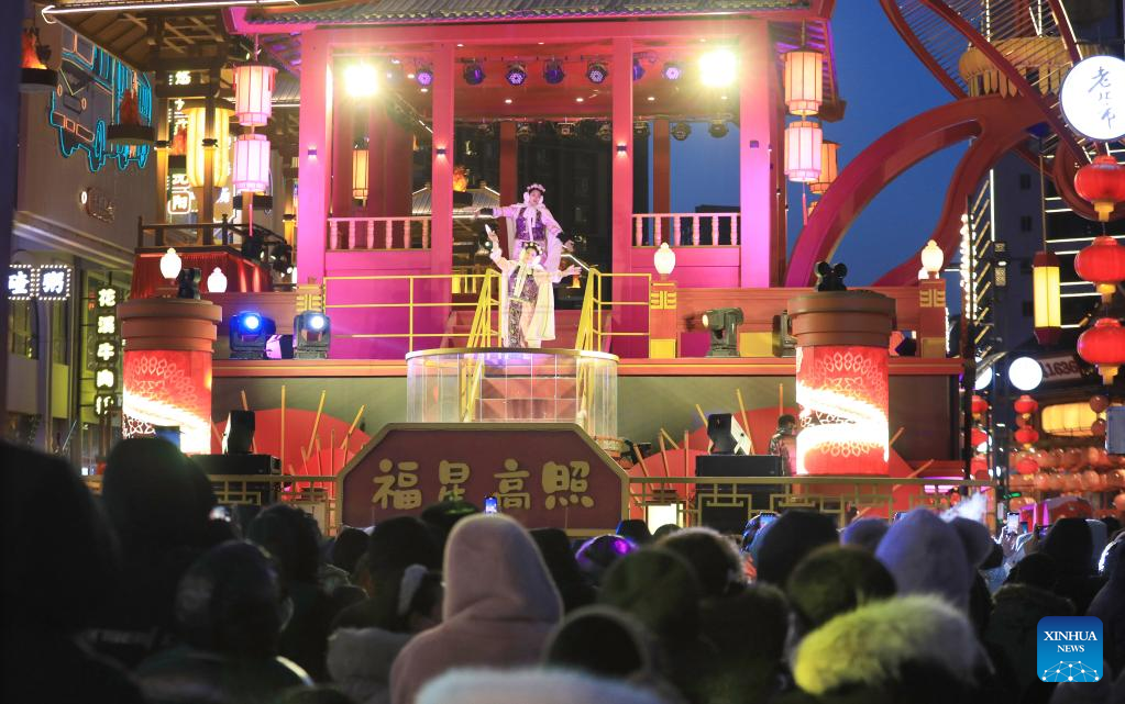 POTRET Warga Kunjungi Pekan Raya Kuil Huangsi-Image-1