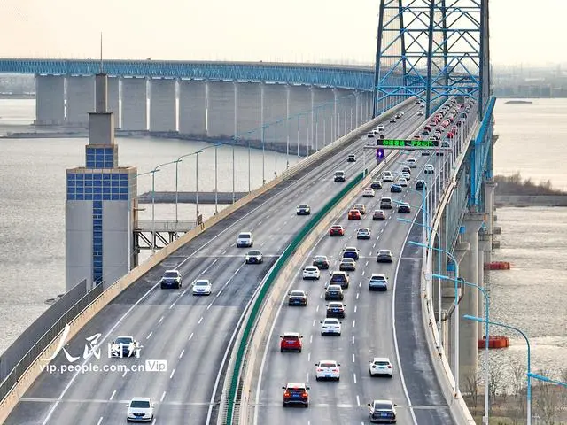 POTRET Jembatan Yangtze Husutong Sarana Libur Imlek-Image-1