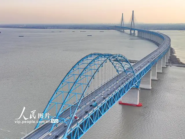 POTRET Jembatan Yangtze Husutong Sarana Libur Imlek-Image-2