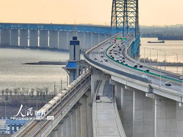 POTRET Jembatan Yangtze Husutong Sarana Libur Imlek-Image-4