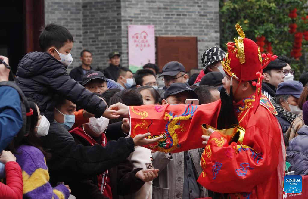 POTRET Upacara Sambut Dewa Kekayaan di China-Image-3