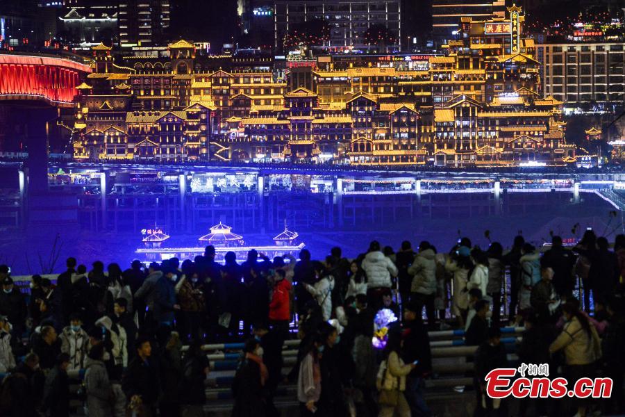 POTRET Indahnya Panorama Malam Gua Hongya-Image-4